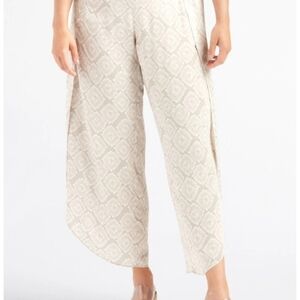 Evereve Roan Ryan Cora Split Leg Pants Medium Capri Cropped Flowy Lightweight